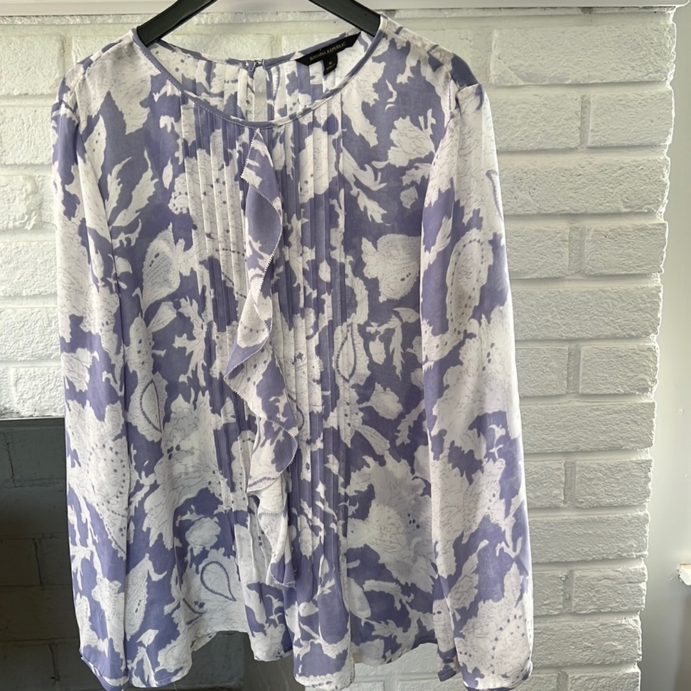 Beautiful Banana Republic blouse